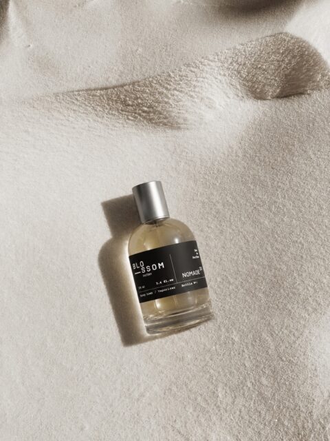 Intensa, oscura y con mucha presencia.
El oud se combina con rosa, frambuesa y un fondo especiado que deja huella.
Una fragancia para quienes buscan algo diferente y con carácter.

Nomade 33 
www.blossomfragancias.com.ar