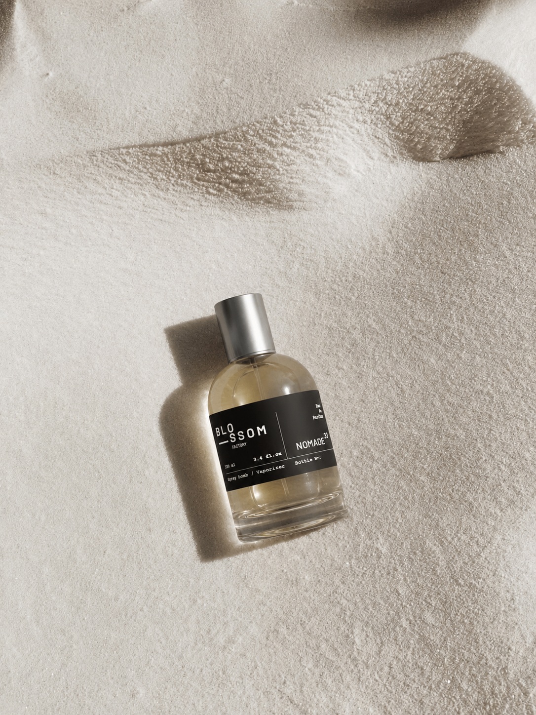 Intensa, oscura y con mucha presencia.
El oud se combina con rosa, frambuesa y un fondo especiado que deja huella.
Una fragancia para quienes buscan algo diferente y con carácter.

Nomade 33 
www.blossomfragancias.com.ar